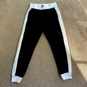Nike black and white sweatpants (size S) in womens